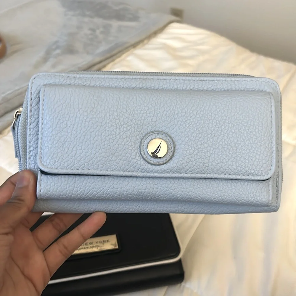 2 Wallets - Picture 3 of 3